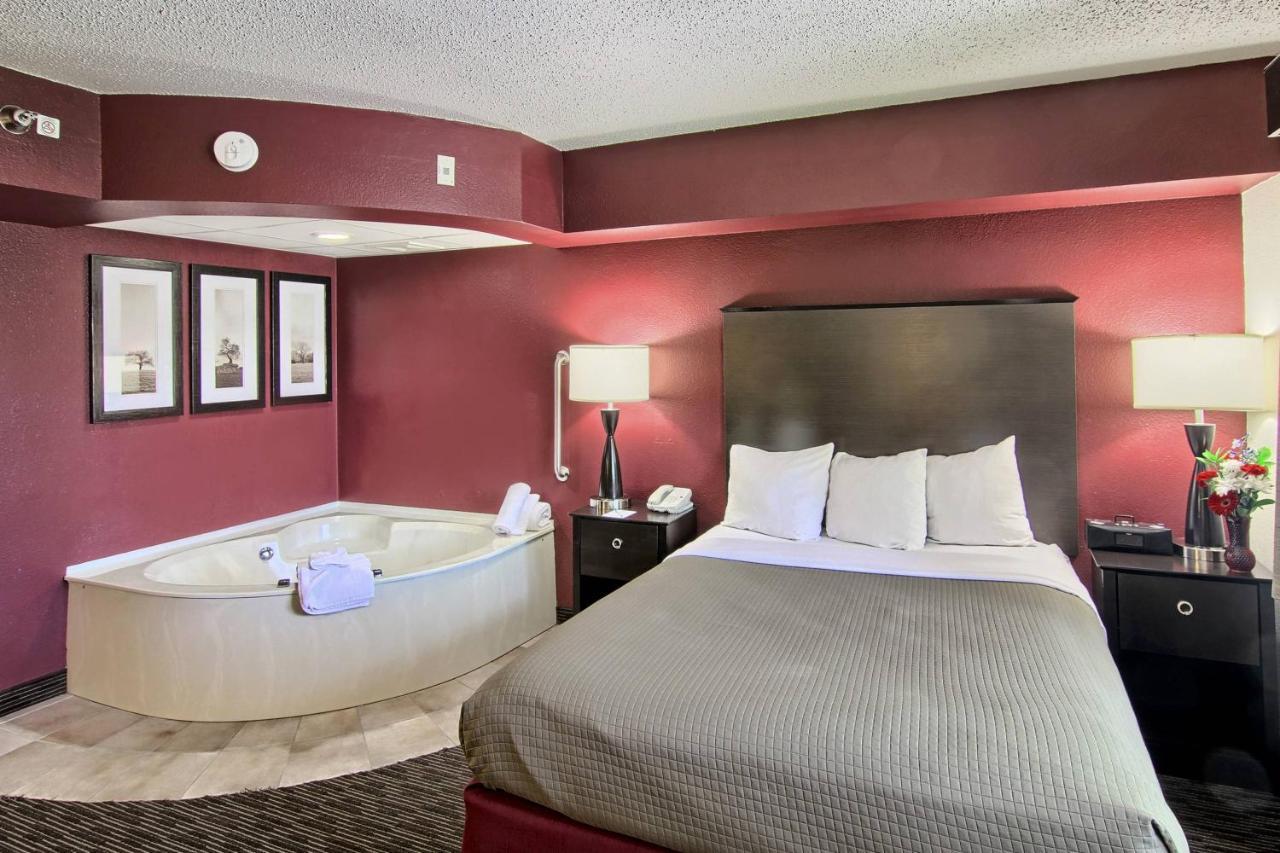 Blossom Hotel & Suites Траверс-Сити Экстерьер фото