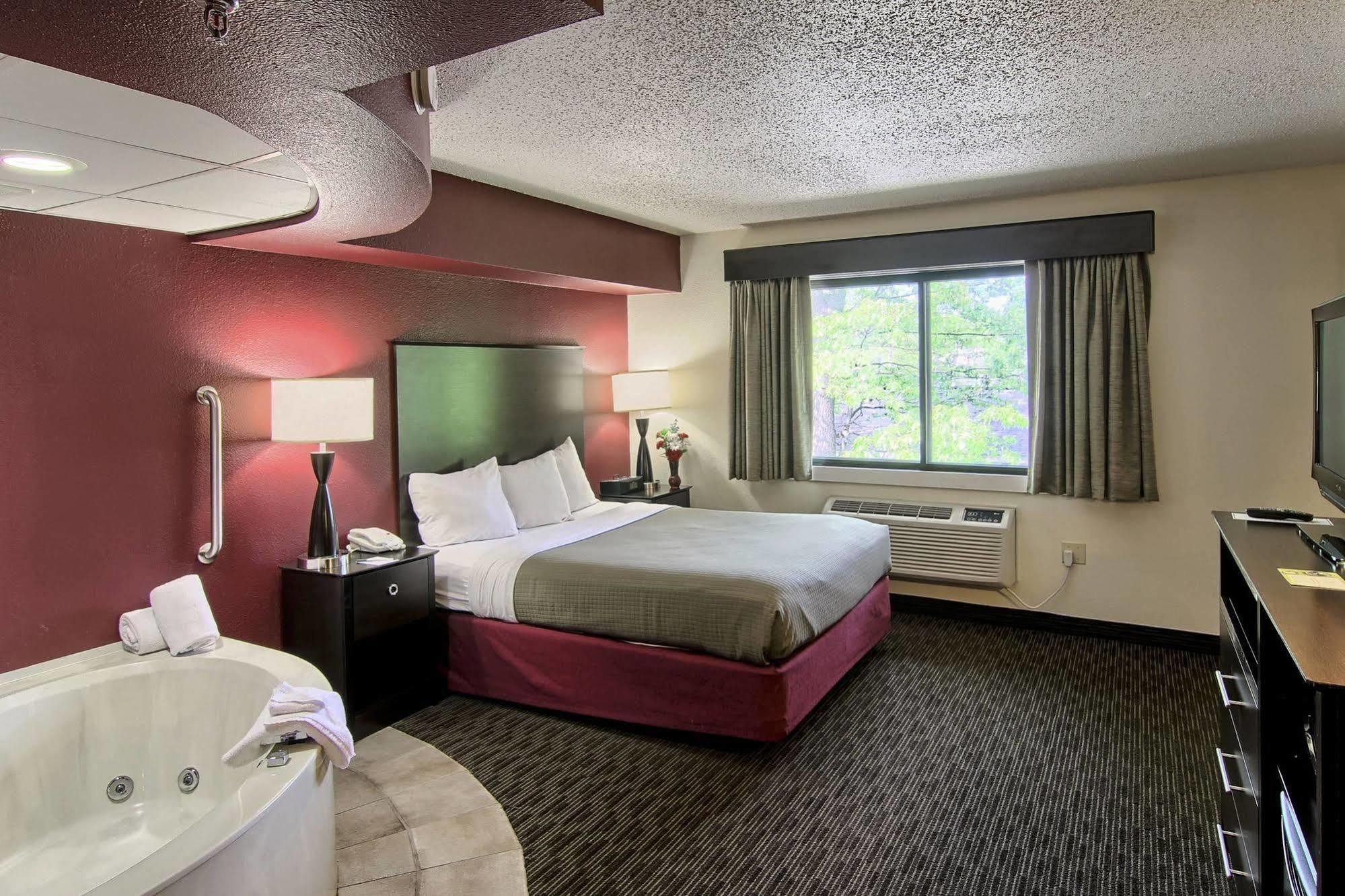 Grandstay Hotel & Suites Of Траверс-Сити Экстерьер фото